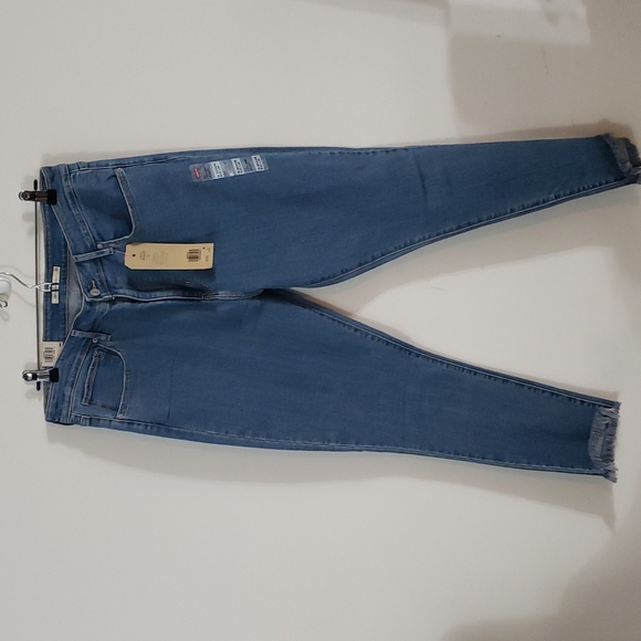 Levi's Denim - Levi's 721 High Rise Skinny Jean!